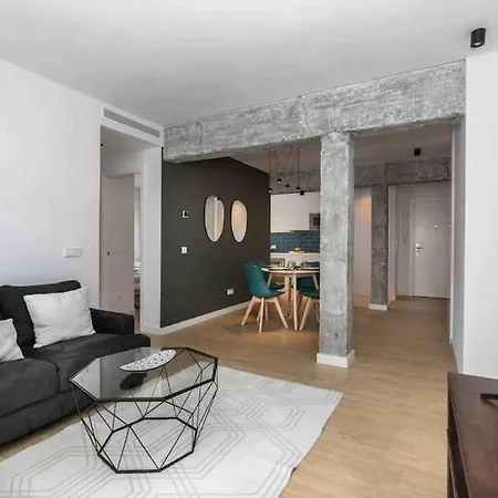 En Tu Casa En * Μαρμπέλλα